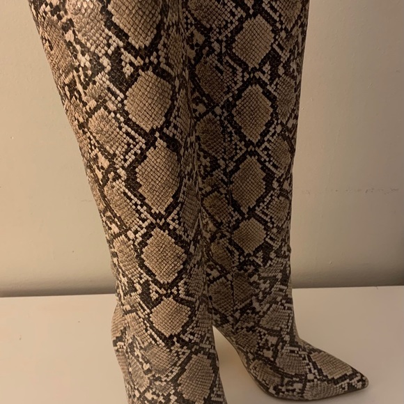 Steve Madden Rouge High Boot - Picture 7 of 8